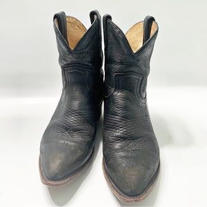 Frye “Billy” Short Boots Cowboy Cowgirl Western 77815 - in Black Size 7.5